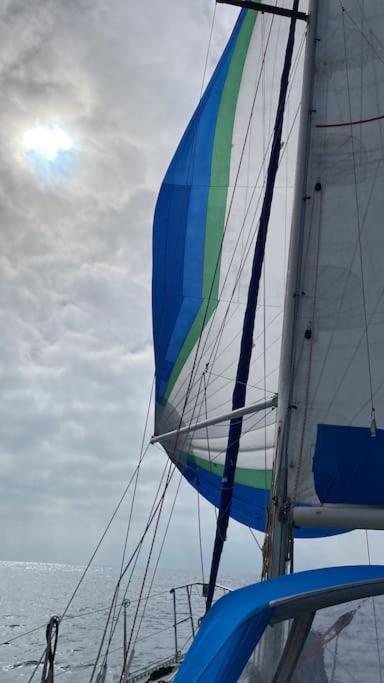 ホテル Nuitee A Bord De Danilou Un Voilier De 9.50M セット エクステリア 写真